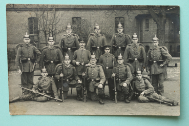 Ansichtskarte Foto AK Kassel 1916 Soldaten Militär Kaserne Tornister Pickelhaube Ortsansicht Hessen
